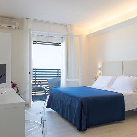 Kiss Beachfront Hotel & Restaurant Cervia Dış mekan fotoğraf