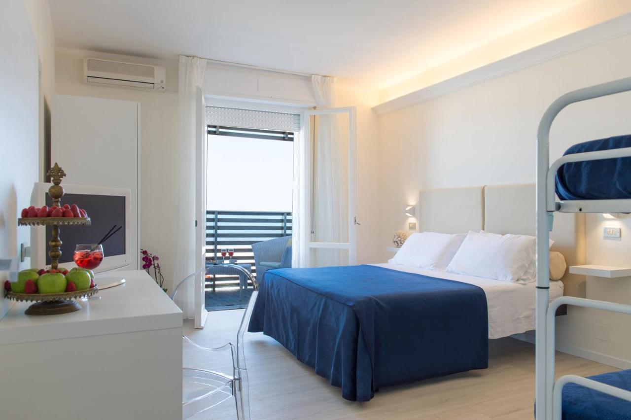 Kiss Beachfront Hotel & Restaurant Cervia Dış mekan fotoğraf