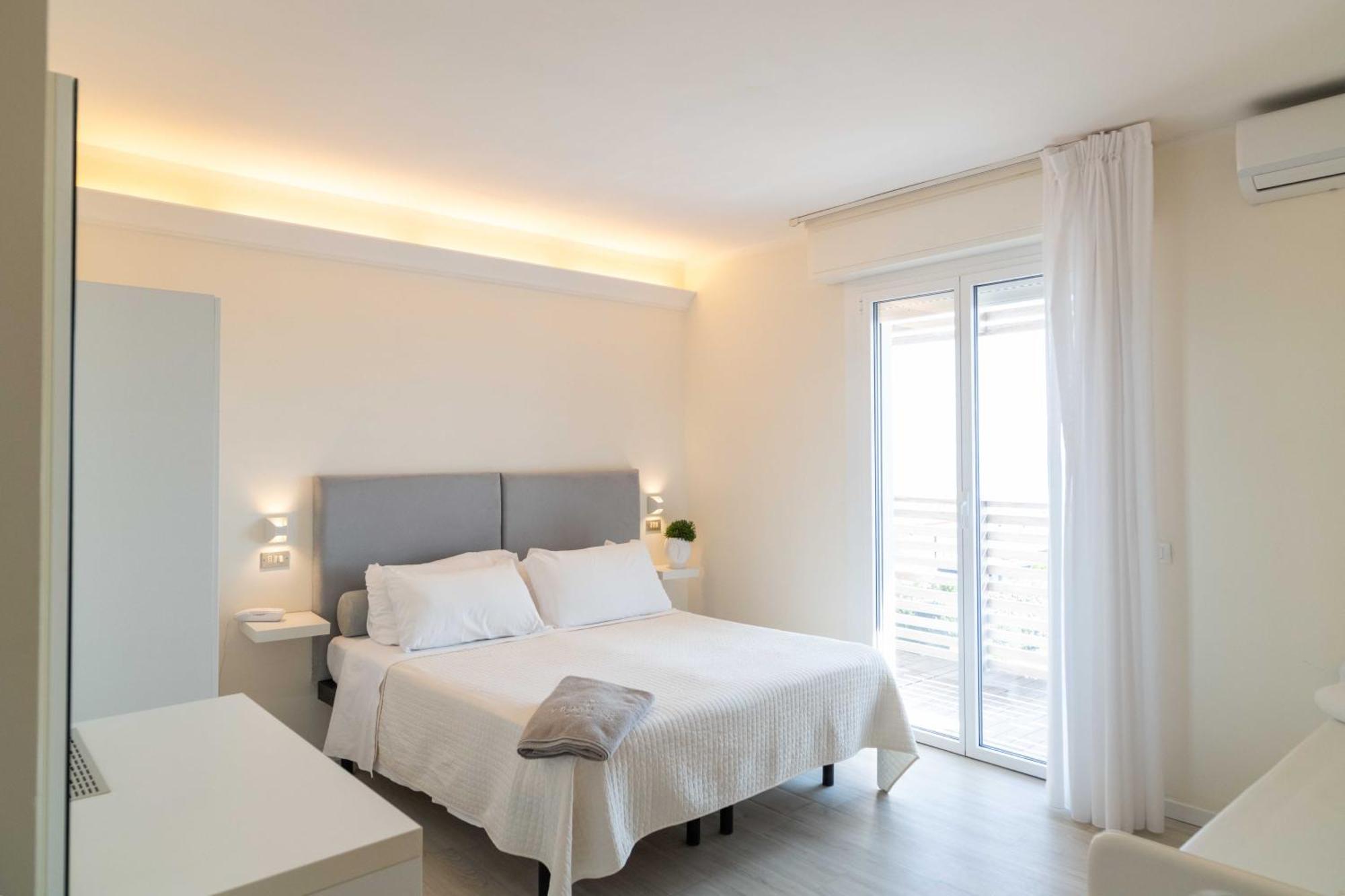Kiss Beachfront Hotel & Restaurant Cervia Dış mekan fotoğraf