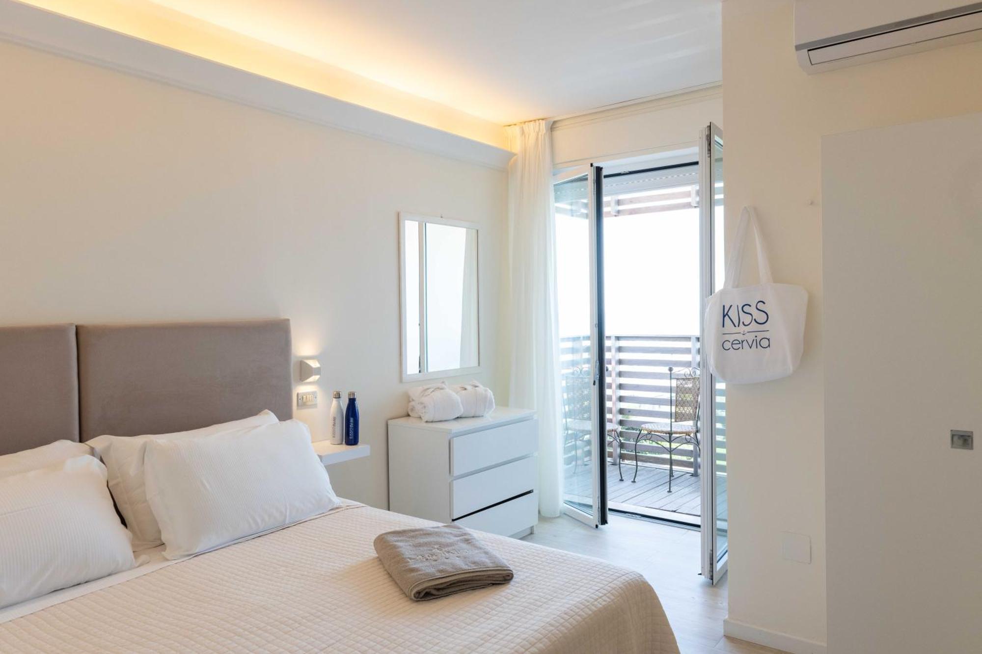 Kiss Beachfront Hotel & Restaurant Cervia Dış mekan fotoğraf