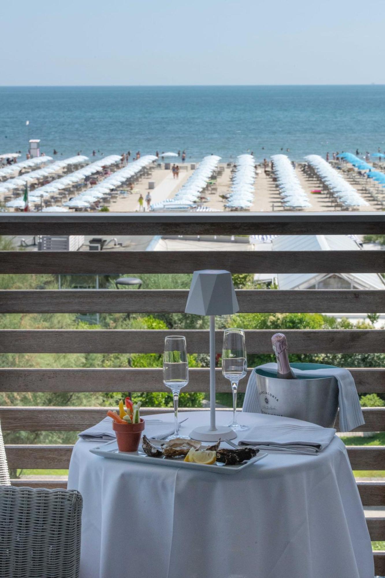 Kiss Beachfront Hotel & Restaurant Cervia Dış mekan fotoğraf
