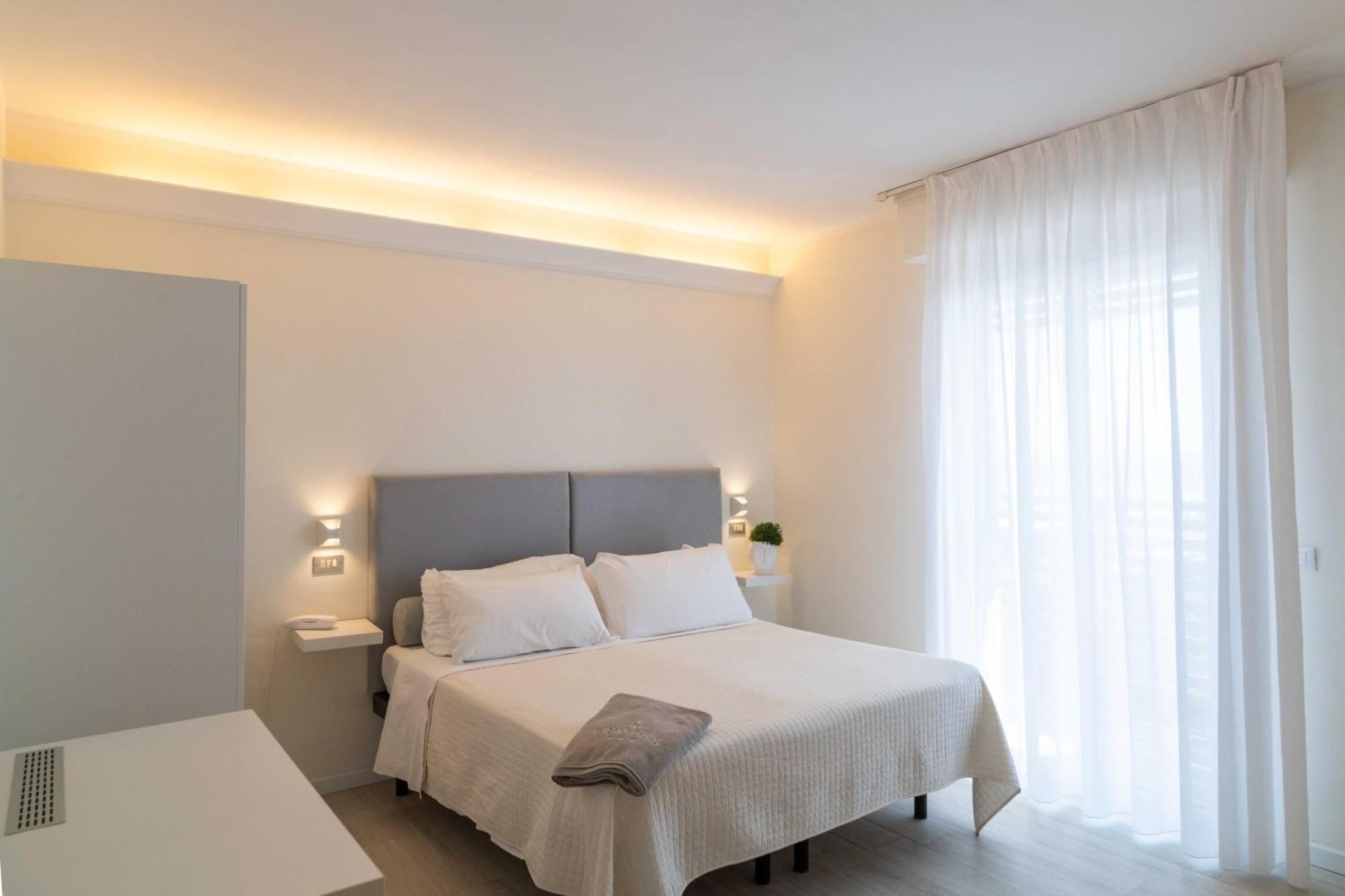 Kiss Beachfront Hotel & Restaurant Cervia Dış mekan fotoğraf
