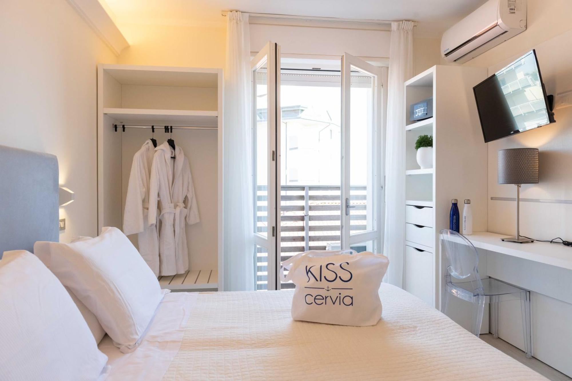 Kiss Beachfront Hotel & Restaurant Cervia Dış mekan fotoğraf