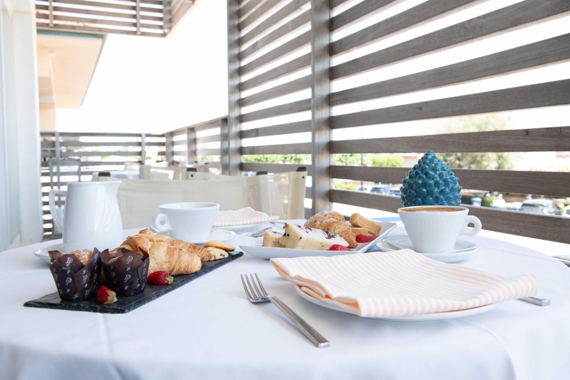 Kiss Beachfront Hotel & Restaurant Cervia Dış mekan fotoğraf