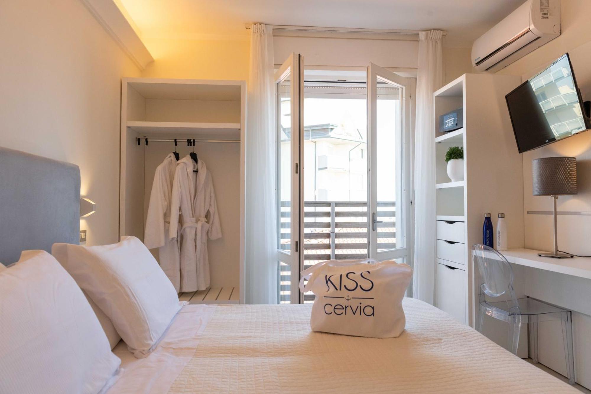 Kiss Beachfront Hotel & Restaurant Cervia Dış mekan fotoğraf
