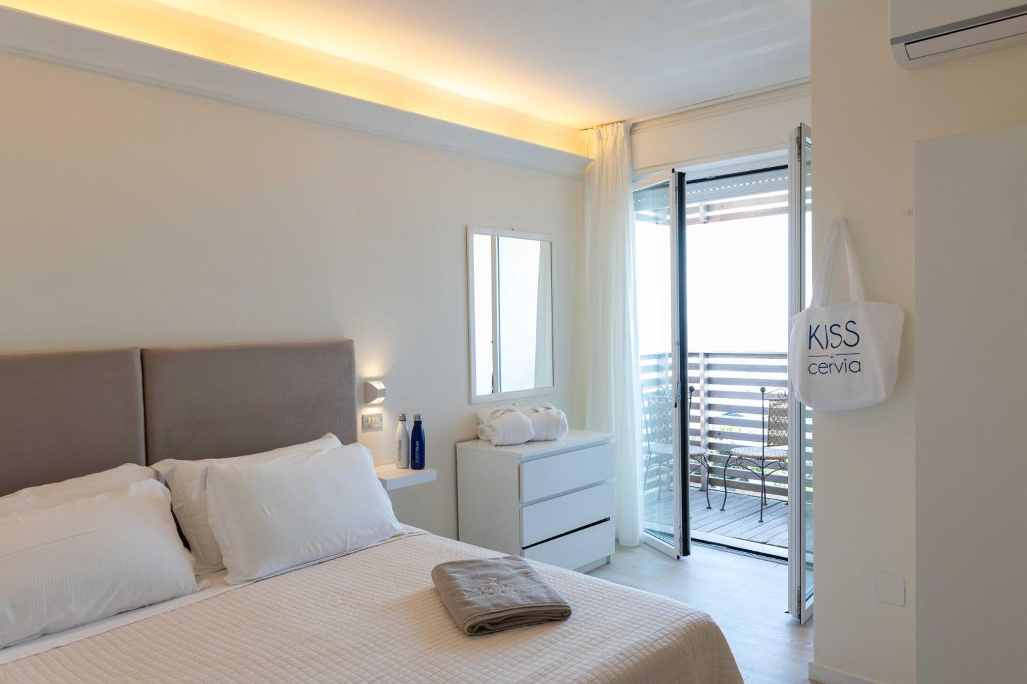 Kiss Beachfront Hotel & Restaurant Cervia Dış mekan fotoğraf